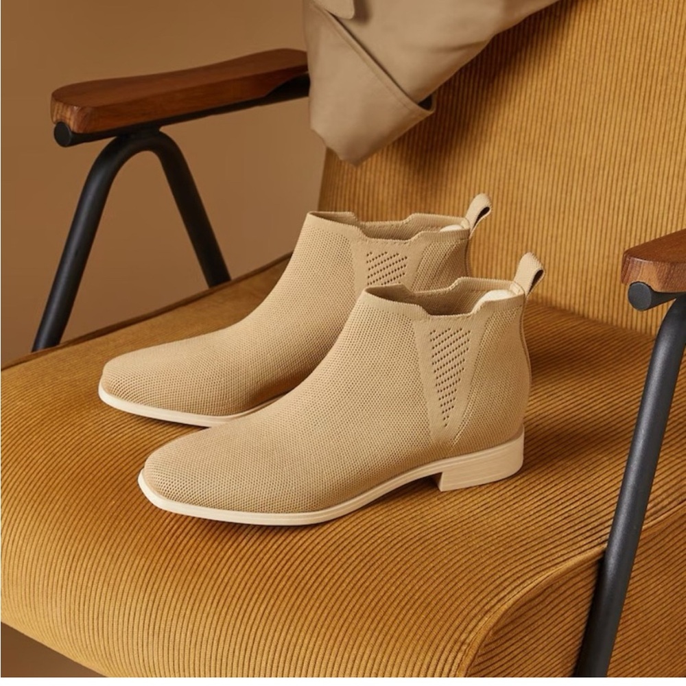 Tan Vivaia Ankle Boots 8-8.5